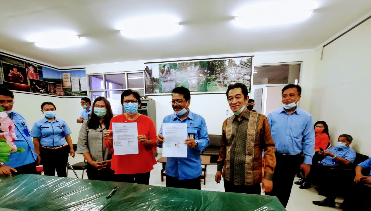 Penandatanganan Perjanjian Kerja Sama Fakultas Ilmu Budaya dengan RRI Manado Penandatanganan Perjanjian Kerja Sama Fakultas Ilmu Budaya dengan RRI Manado